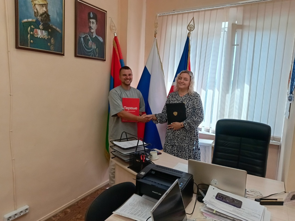 HbUi IGZmEE