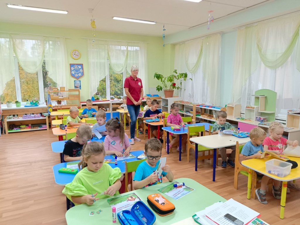 Uq09GIj1dzE